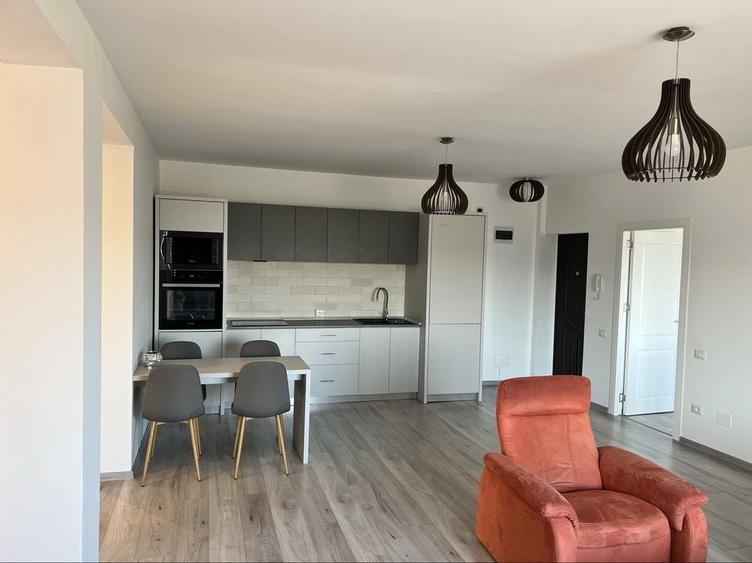 Apartament cu 4 camere decomandat în Exterior Vest
