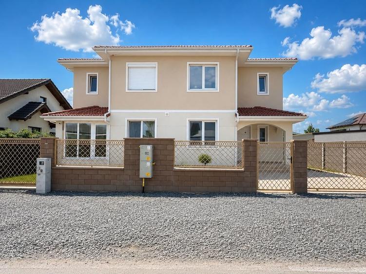 Duplex cu 4 camere cu Canalizare în Moșnița Nouă
