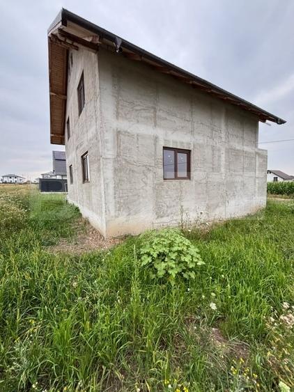 Casă individuală cu 5 camere cu Canalizare în Sud-Vest