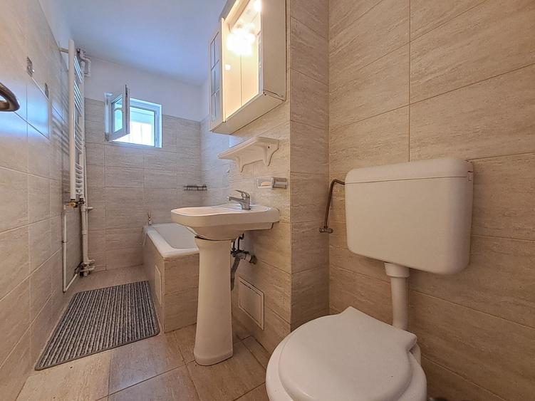Apartament cu 2 camere semidecomandat în Universitate