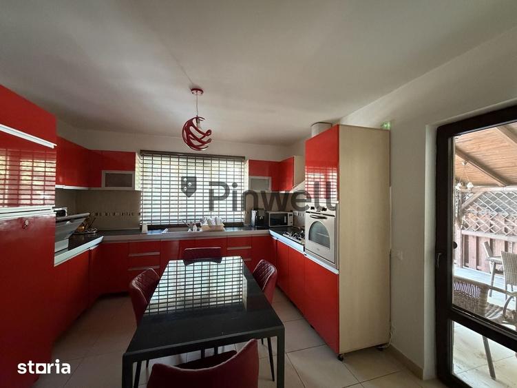 Casă individuală cu 5 camere cu Canalizare în Central