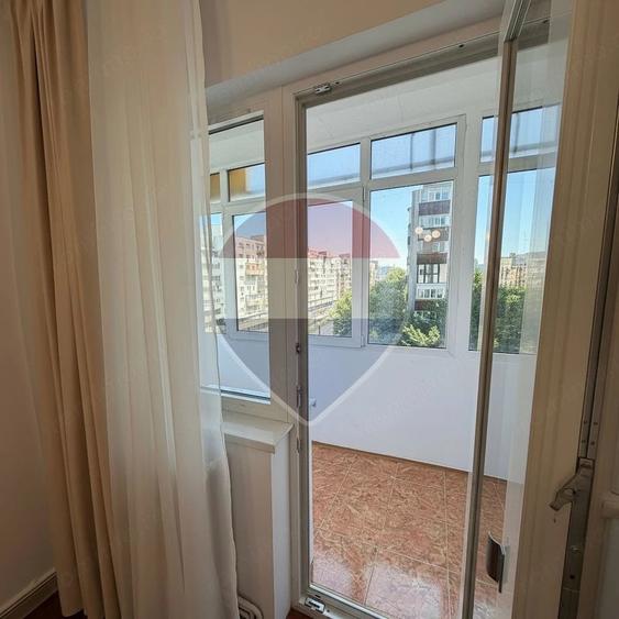 Apartament cu 3 camere decomandat în Independenței