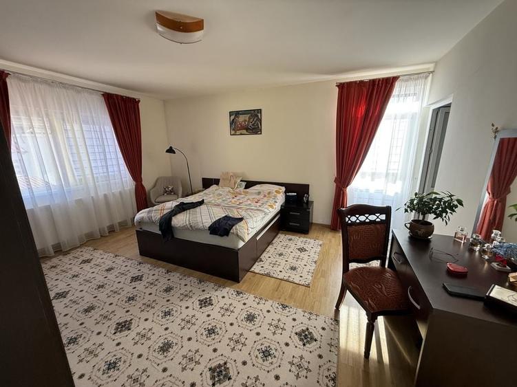 Casă cu 4 camere în Cristian