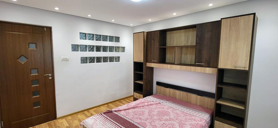 Apartament cu 3 camere decomandat în Dristor