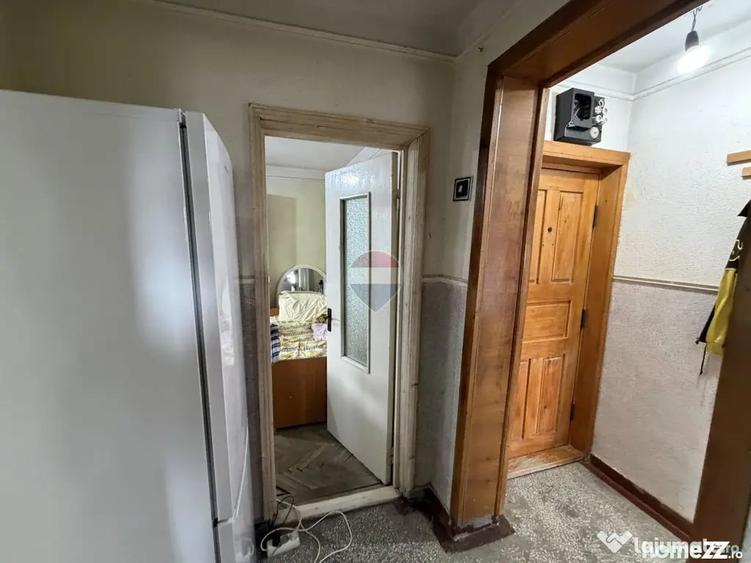 Apartament cu 3 camere decomandat în Sud
