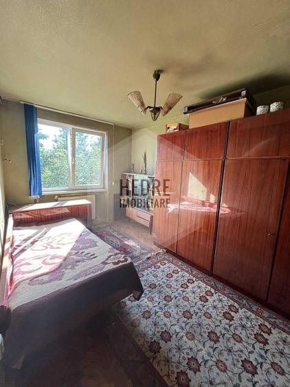 Apartament cu 3 camere semidecomandat în Central