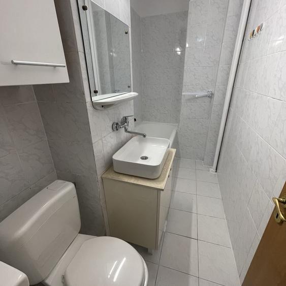 Garsonieră decomandată în Decebal