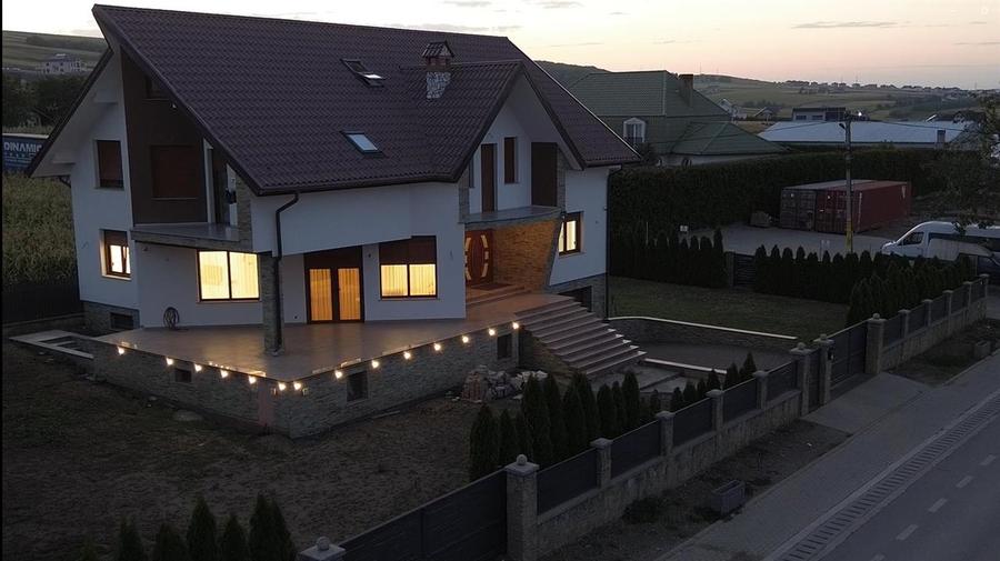Casă individuală cu 8 camere cu Canalizare în Bosanci