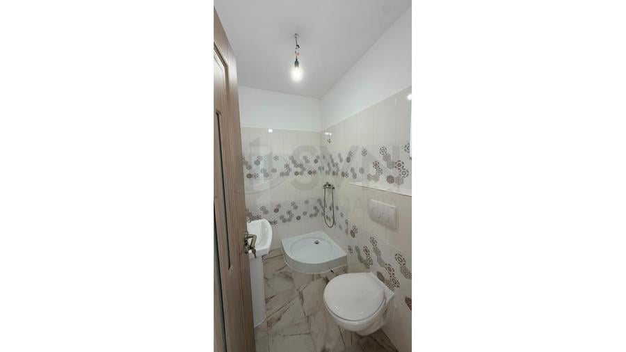 Casă individuală cu 6 camere cu Canalizare în Lacul Tei