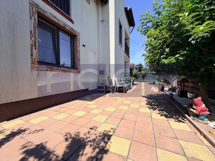 Casă individuală cu 5 camere cu Canalizare în Central