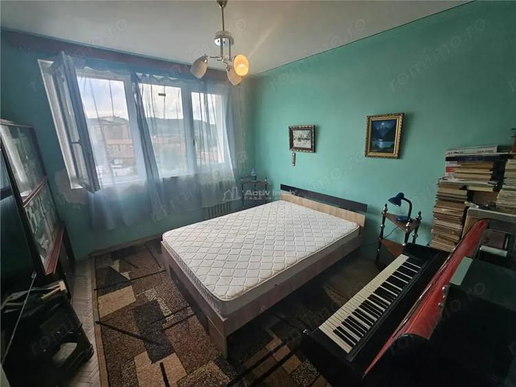 Apartament cu 2 camere semidecomandat în Micro I