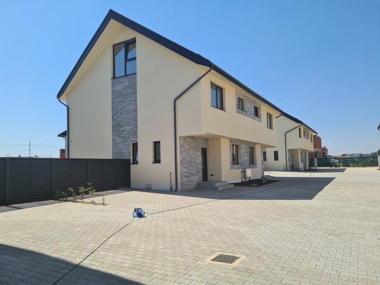Duplex cu 4 camere cu Teren 230 Mp în Odăi