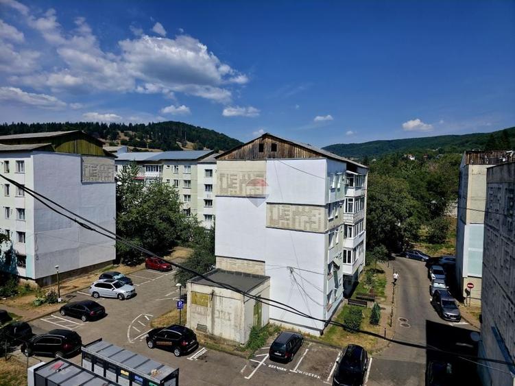Apartament cu 3 camere decomandat, mobilat în Central