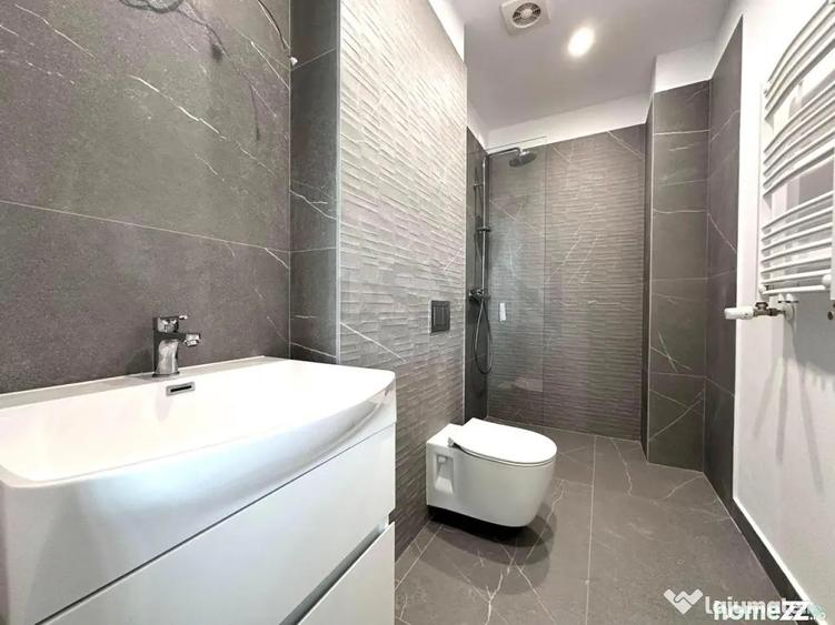 Apartament cu 3 camere semidecomandat în Aviației