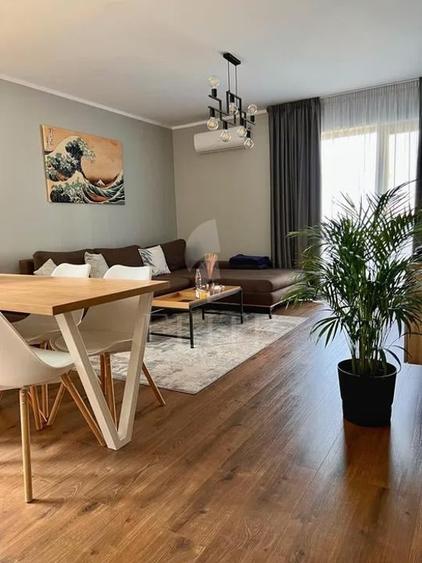Apartament cu 3 camere semidecomandat, mobilat în Zorilor