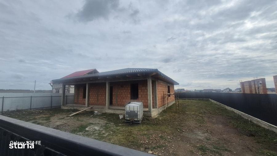 Casă cu 3 camere cu Teren 740 Mp în Dumbrava