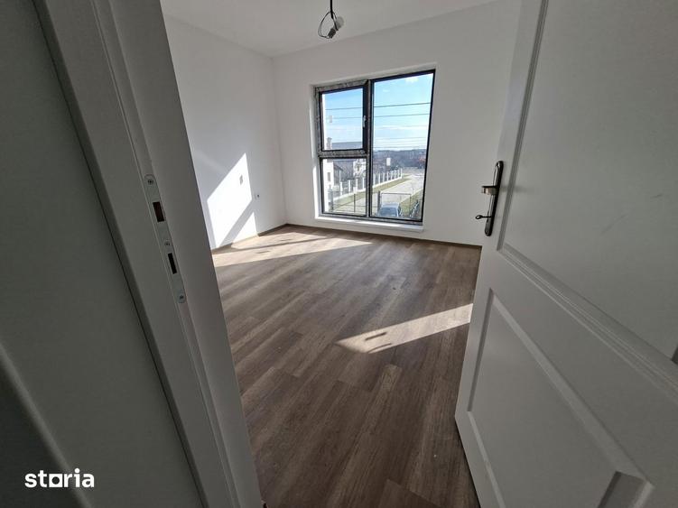Casă cu 5 camere cu Teren 250 Mp în Micești