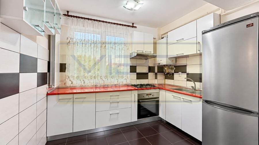 Apartament cu 3 camere semidecomandat, mobilat în Tătărași