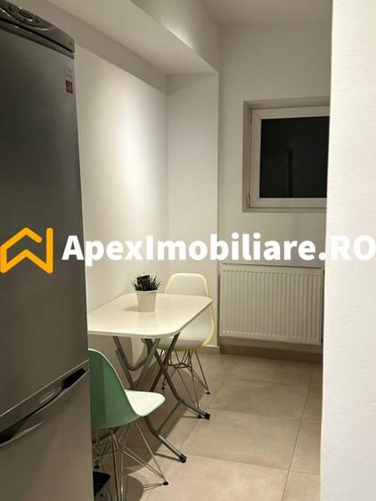 Apartament cu 3 camere semidecomandat în Romană