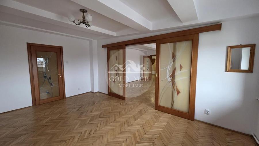 Apartament cu 4 camere circular, mobilat în Matei Voievod