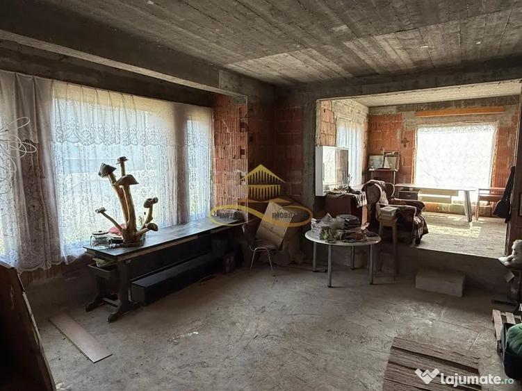 Casă cu 5 camere cu Teren 1715 Mp în Calea Romanului