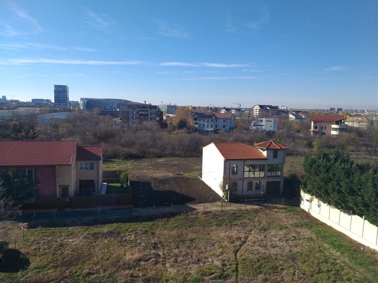 Apartament cu 3 camere decomandat în Băneasa