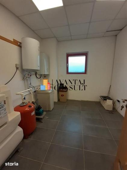 Spațiu comercial, de 2,360 mp, în Central