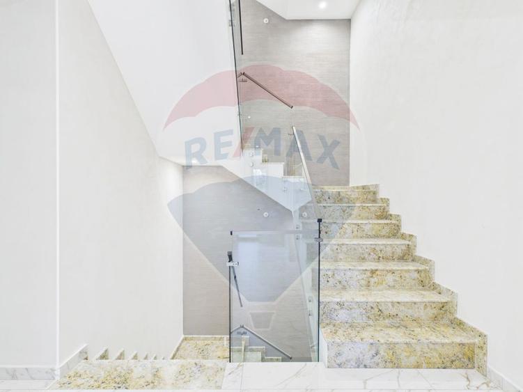 Apartament cu 3 camere decomandat în Calea Moroieni