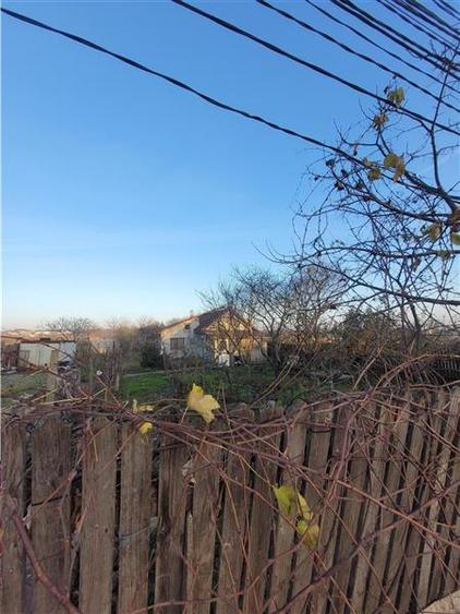 Casă individuală cu 4 camere cu Teren 2500 Mp în Lazu