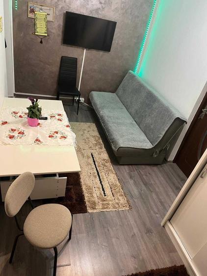 Apartament cu 3 camere semidecomandat în Central