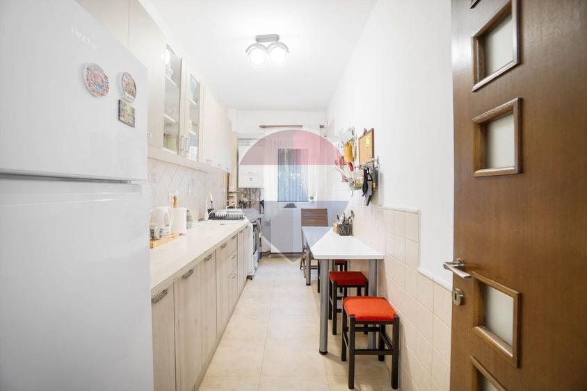 Casă individuală cu 10 camere cu Teren 947 Mp în Valea Alba