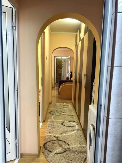 Apartament cu 3 camere semidecomandat în Dacia