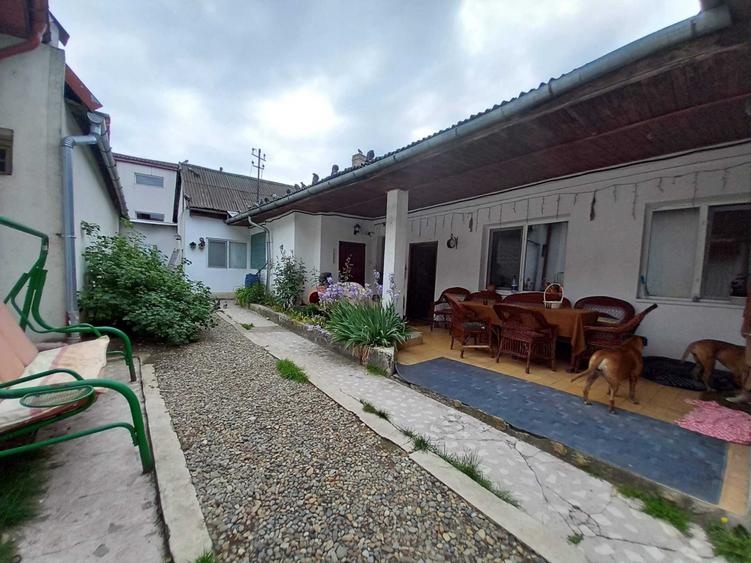 Casă cu 4 camere în Central