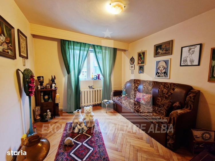 Apartament cu 3 camere semidecomandat în Cetate