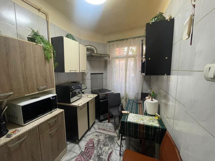 Apartament cu 4 camere semidecomandat, mobilat în Parcul Carol