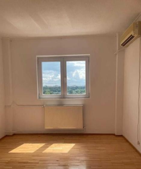 Apartament cu 3 camere semidecomandat în Tineretului