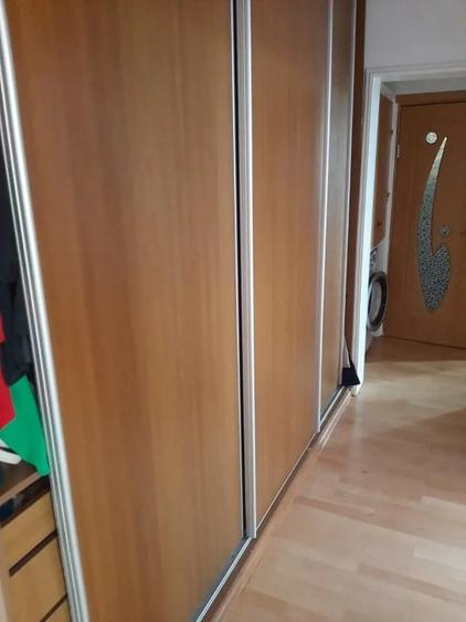 Apartament cu 3 camere semidecomandat, mobilat în Titan