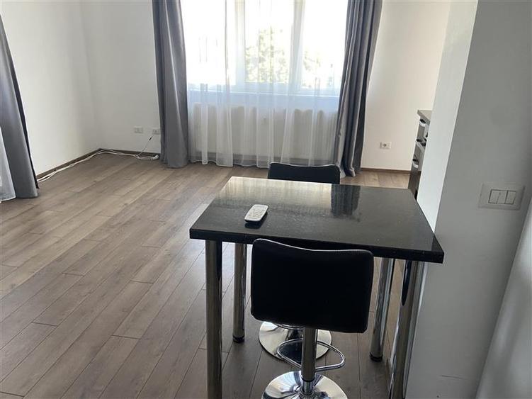 Garsonieră decomandată, mobilată în Gară