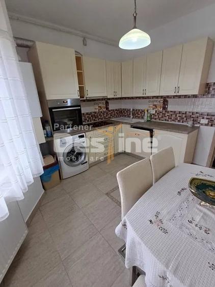 Apartament cu 2 camere decomandat în Tractorul