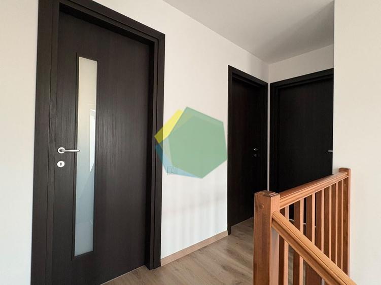 Duplex cu 3 camere cu Canalizare în Sud-Vest