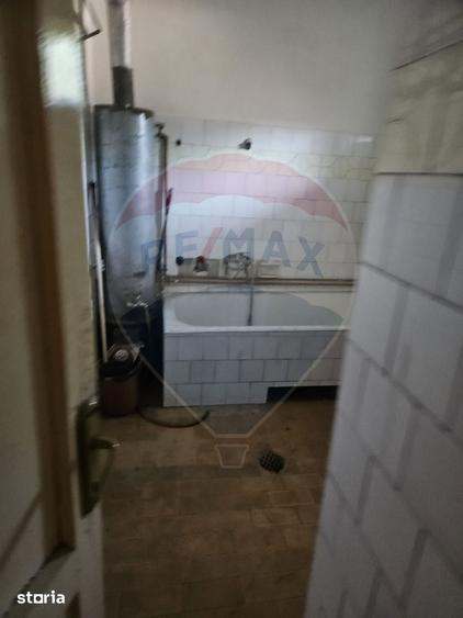 Casă cu 6 camere cu Teren 250 Mp în Central