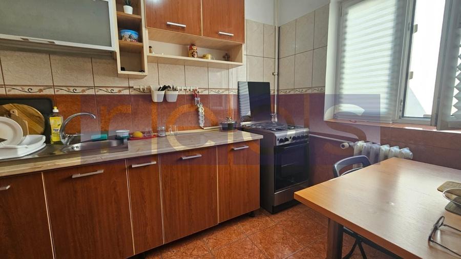 Apartament cu 3 camere decomandat, mobilat în Valea Oltului