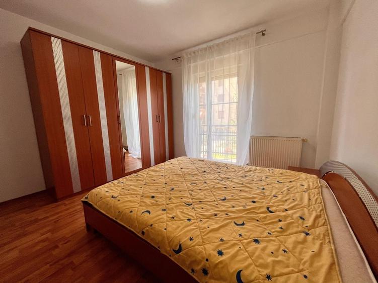 Apartament cu 3 camere decomandat, mobilat în Aradului