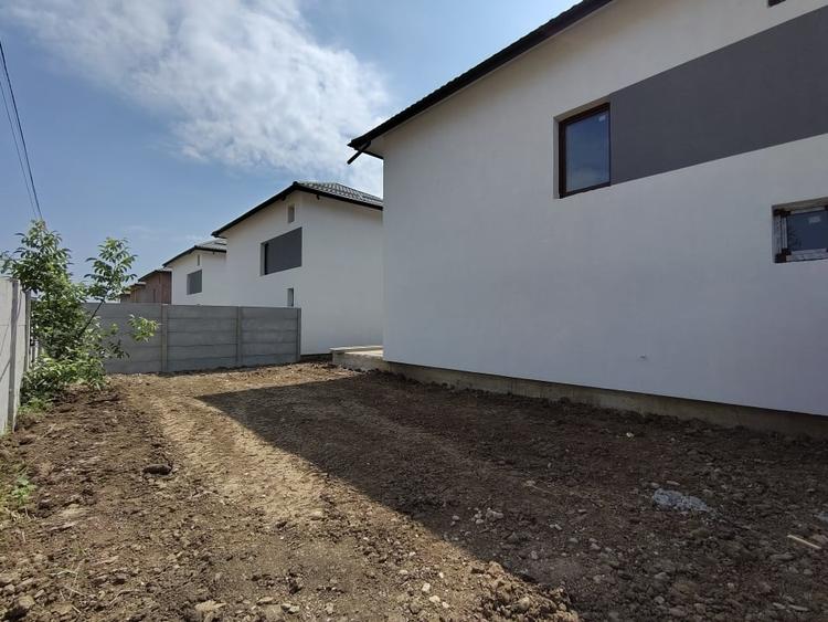 Casă individuală cu 4 camere cu Canalizare în Chiajna