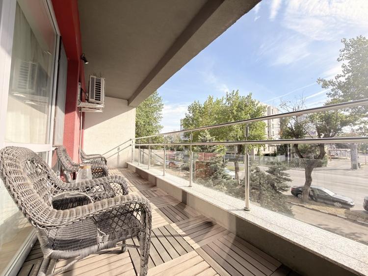 Apartament cu 2 camere semidecomandat, mobilat în Sat Vacanță