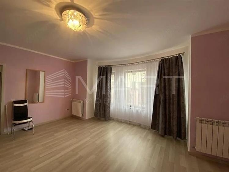 Casă cu 5 camere cu Teren 200 Mp în Central
