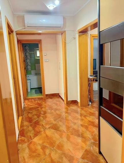 Apartament cu 4 camere decomandat, mobilat în Faleza Nord