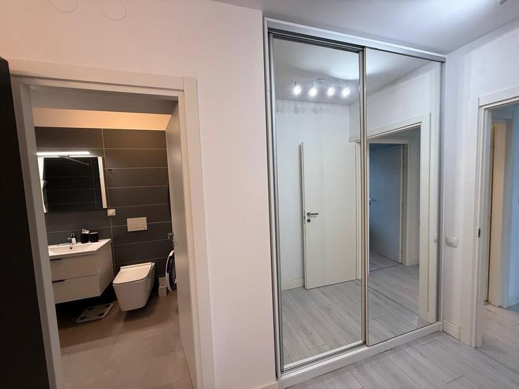 Apartament cu 3 camere semidecomandat, mobilat în Pipera