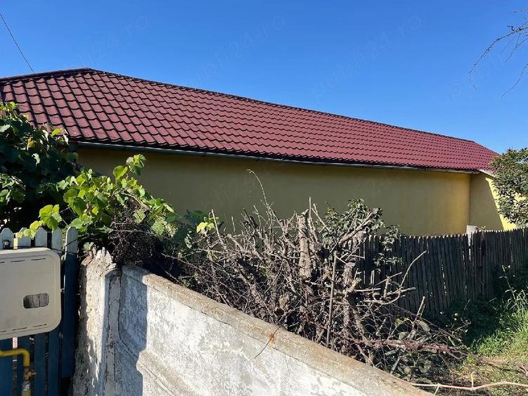 Casă cu 3 camere cu Teren 1800 Mp în Poarta Albă