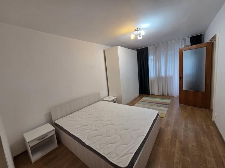 Apartament cu 3 camere în Drumul Taberei